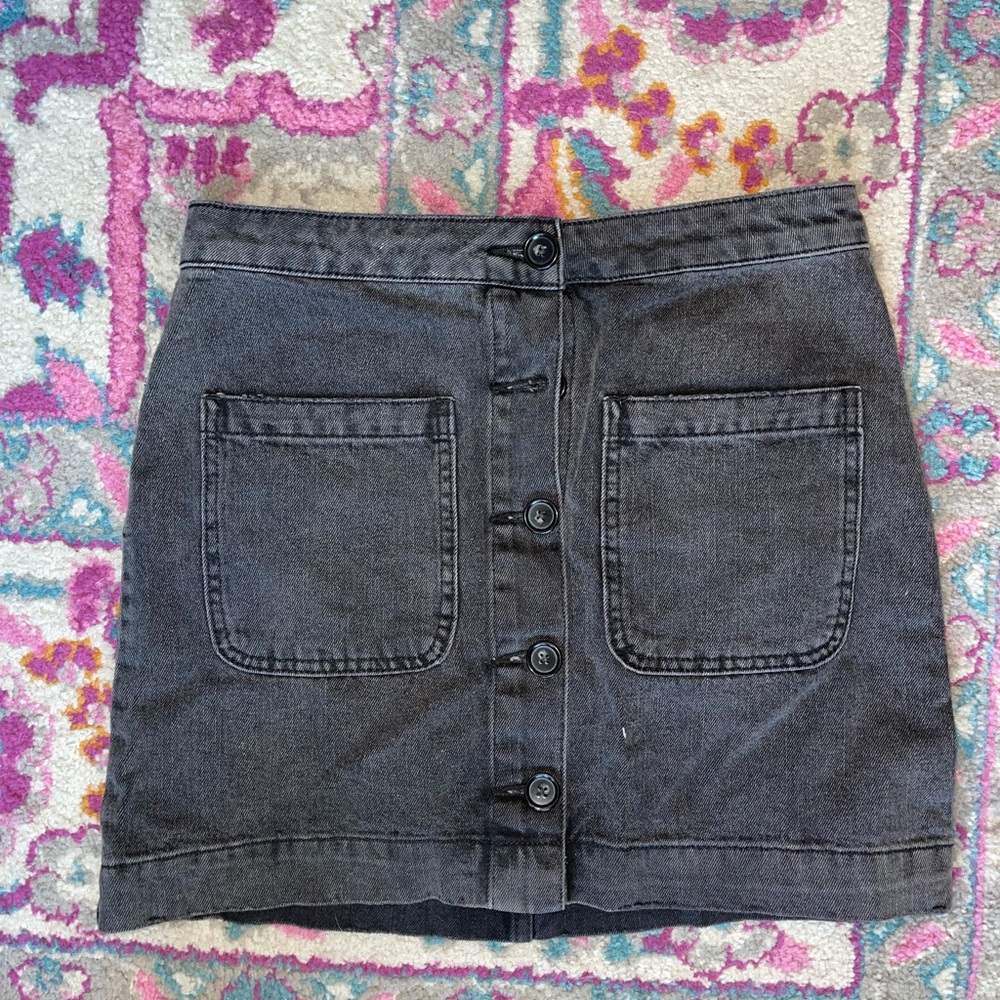 Denim grey/black skirt.